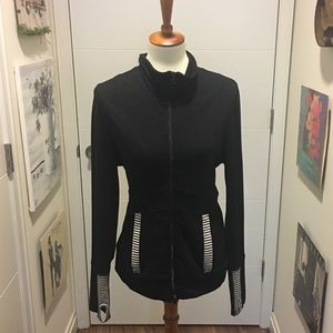 Tart zip up Yoga jacket w/thumb holes NWOT